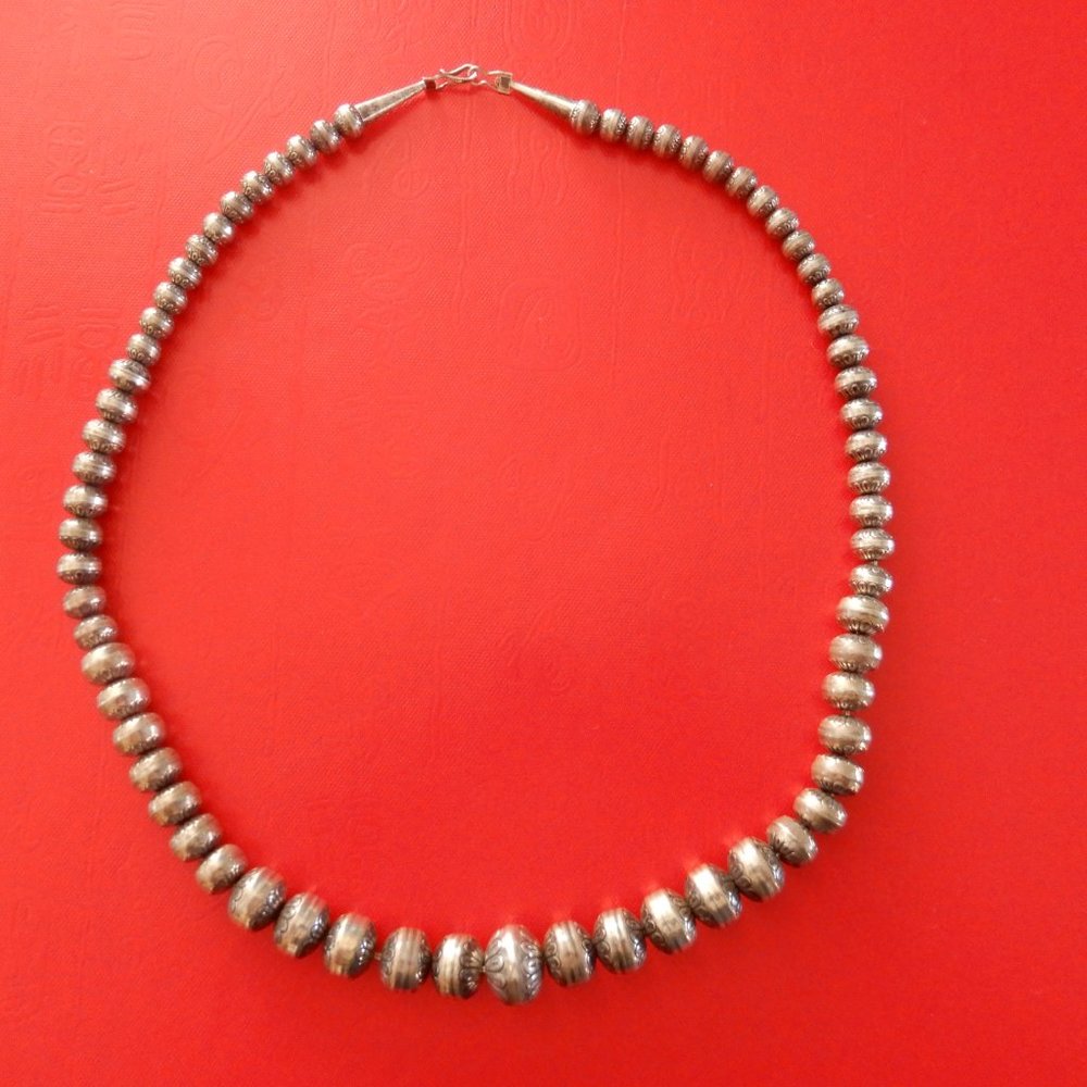 NAVAJO Graduated STERLING SILVER Beaded Necklace - Picture 10 of 11